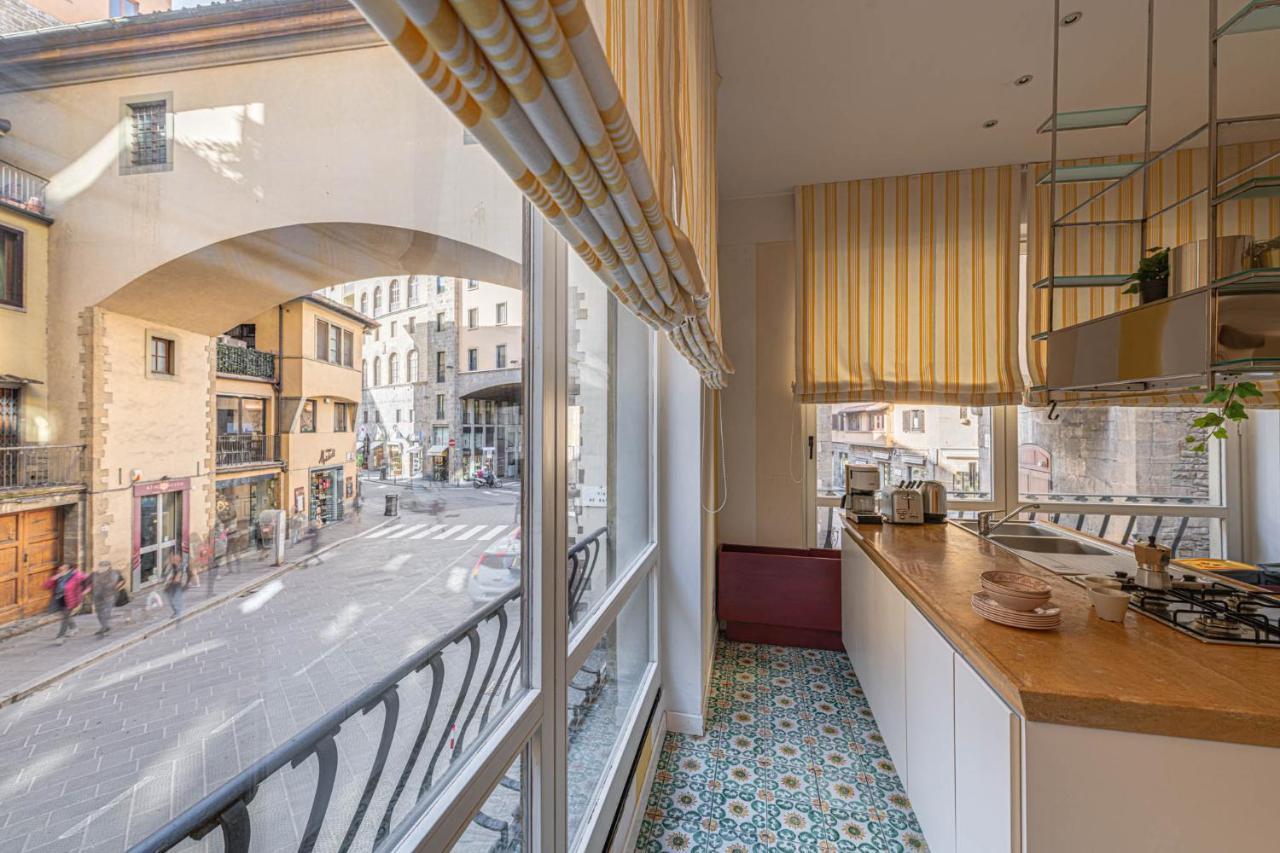 - Golden Tower With View Apartment