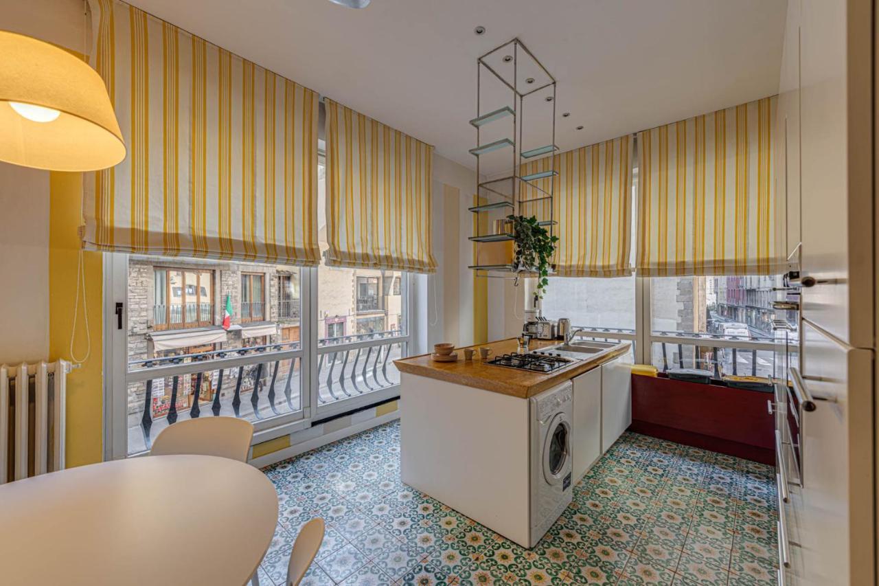 - Golden Tower With View Apartment *